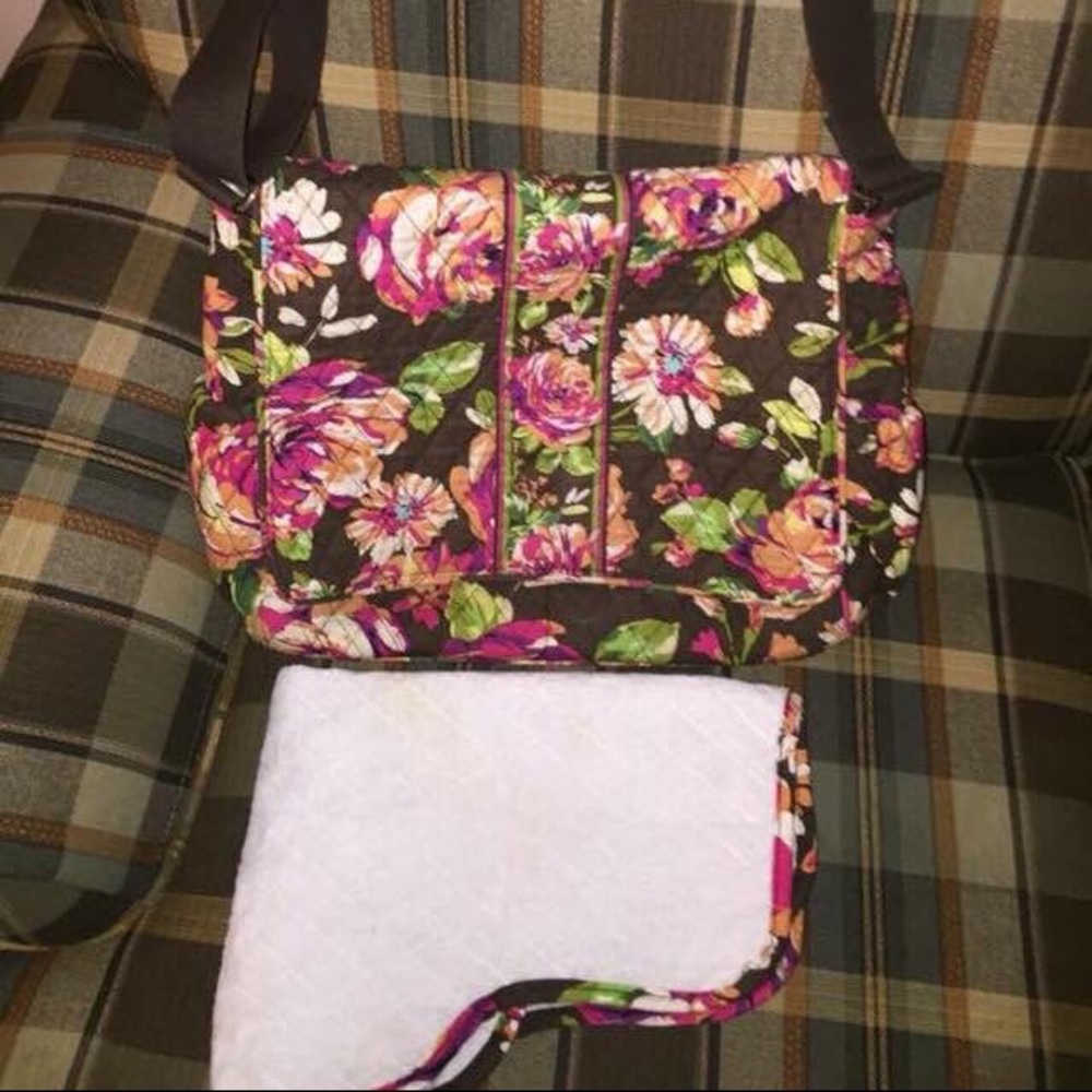 Messenger style diaper bag and pad set
